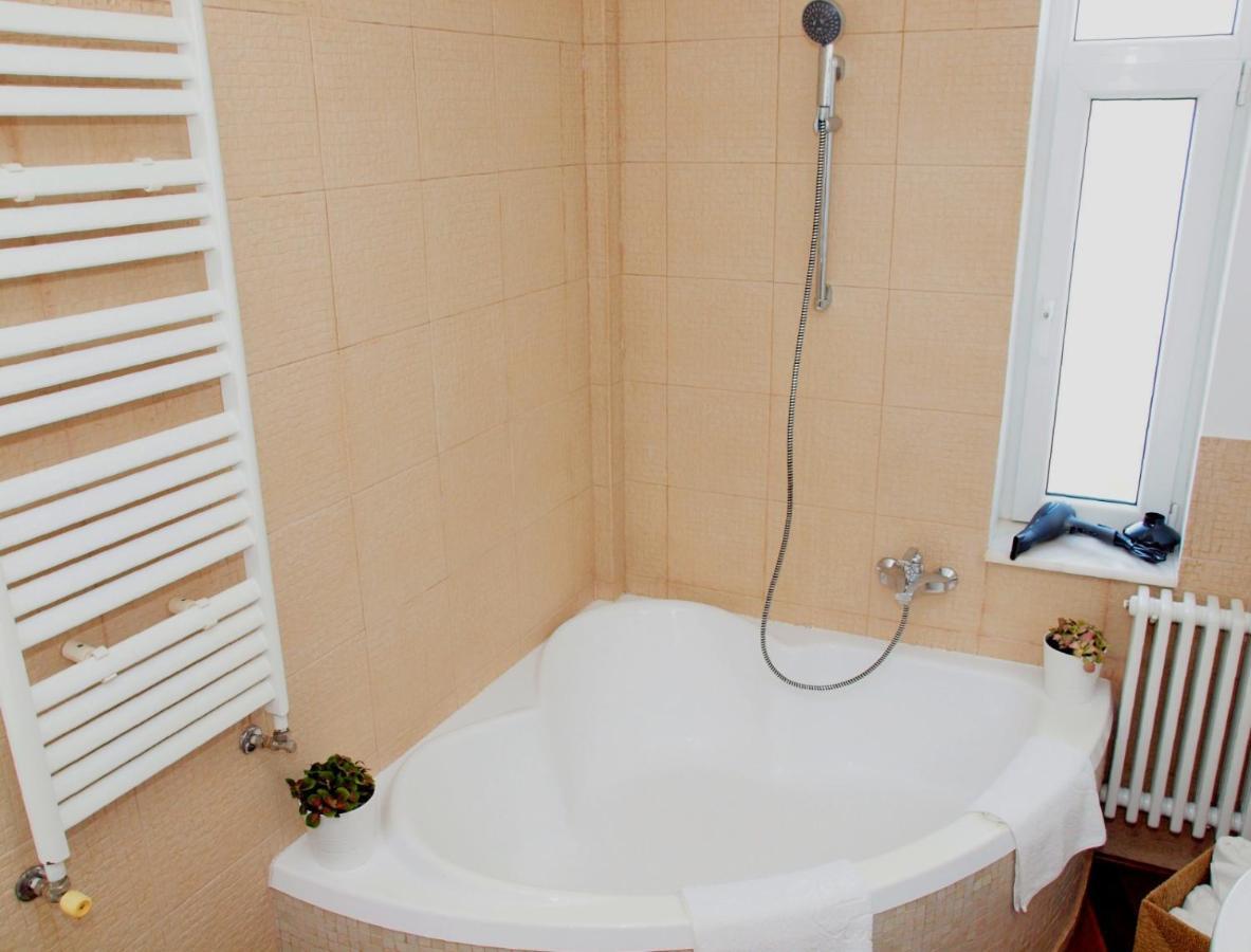 Sweet Dreams Suites Cismigiu Gardens Bukarest Exteriör bild
